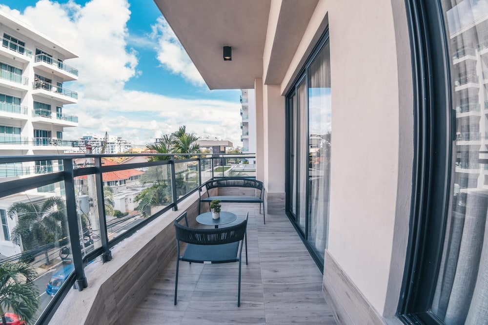 breakfast included at regatta living 302
