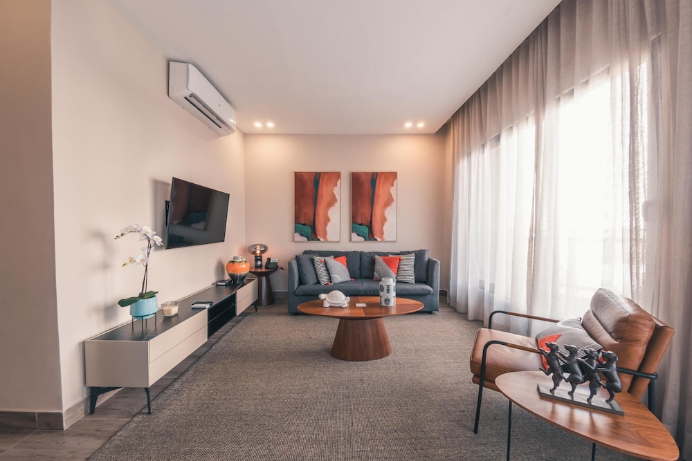 breakfast included at regatta living 302