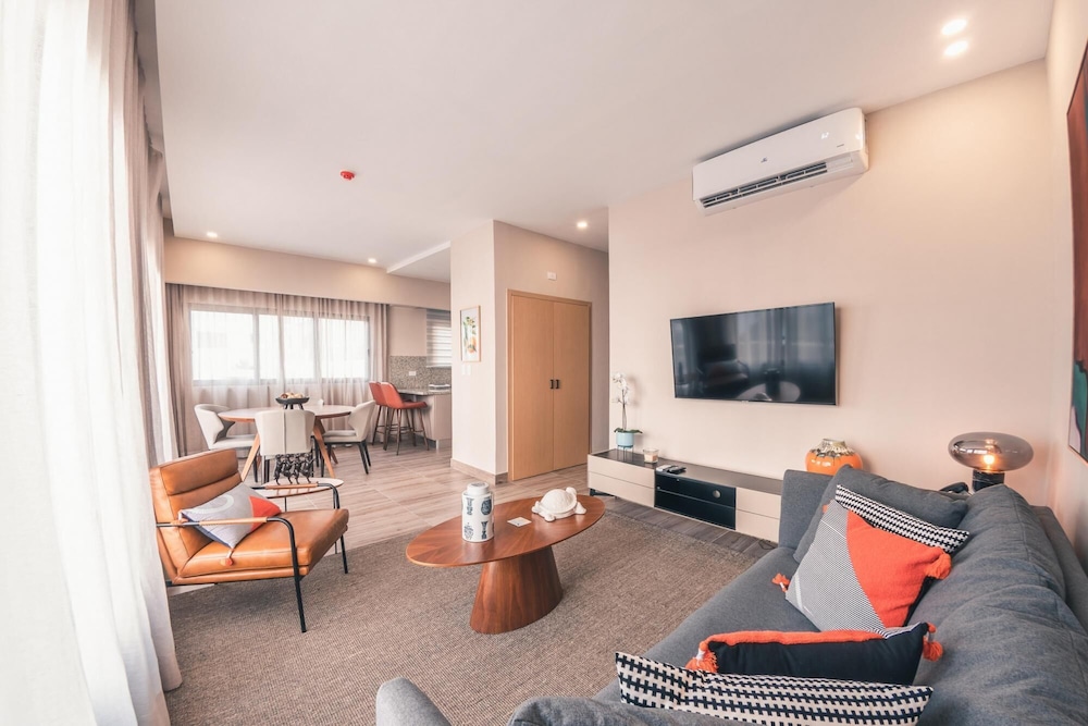 breakfast included at regatta living 302