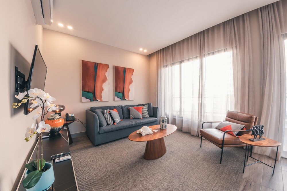 breakfast included at regatta living 302