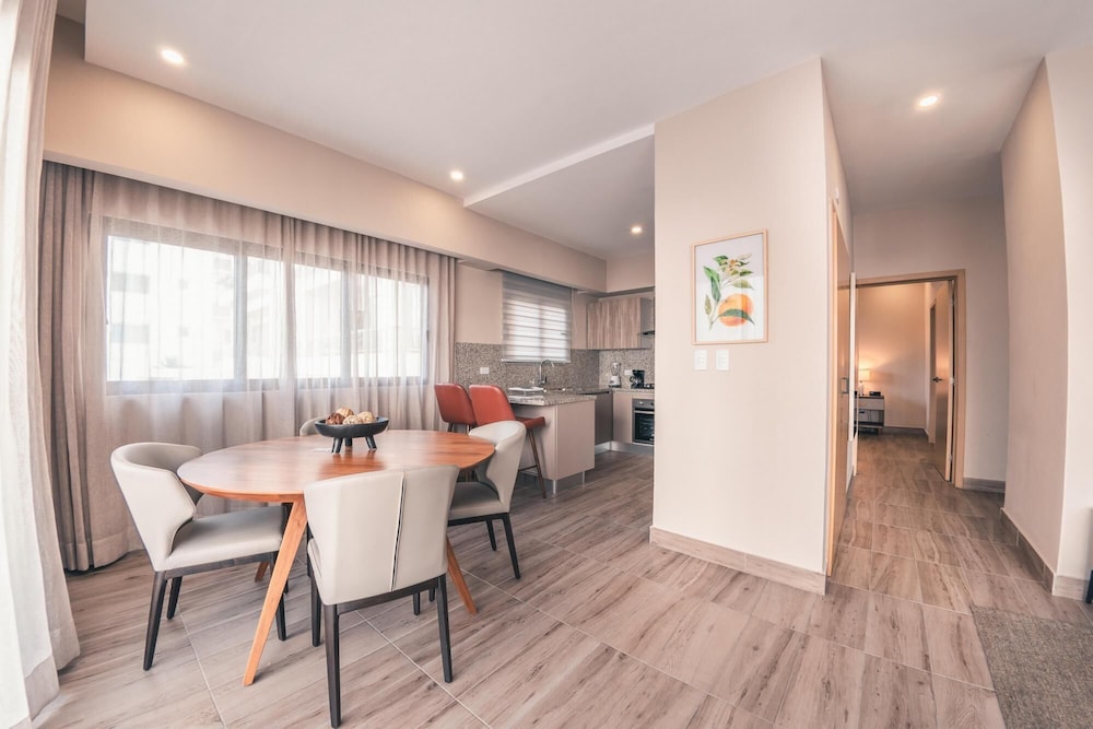 breakfast included at regatta living 302