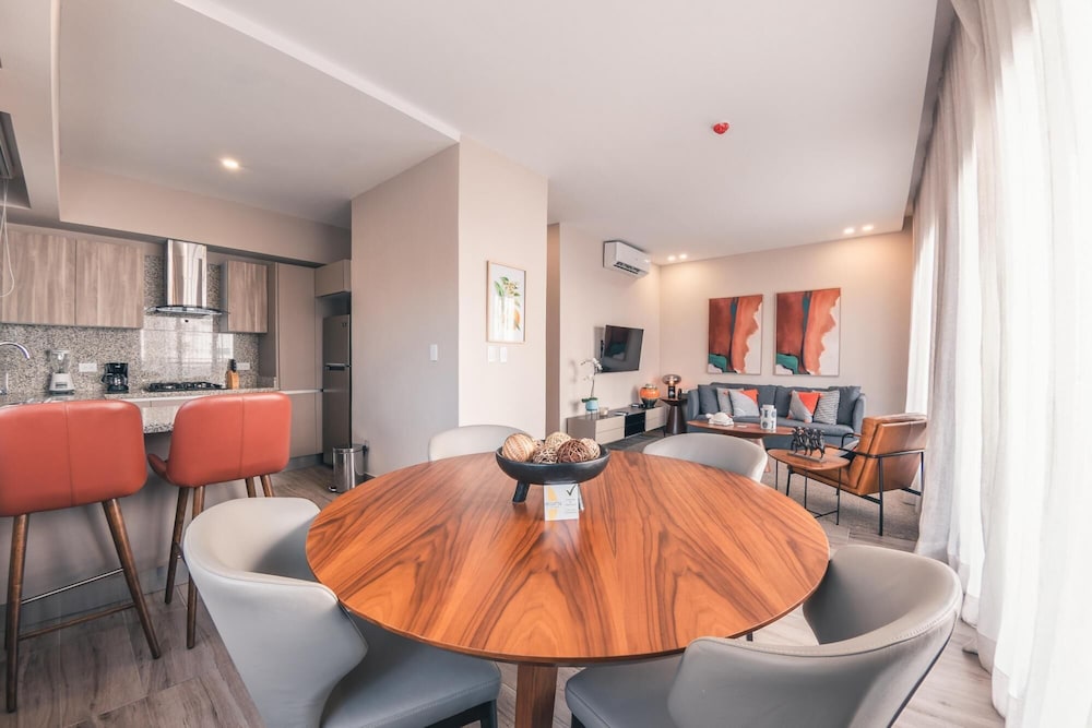 breakfast included at regatta living 302