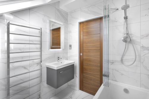 rohan rise lakes escape ambleside