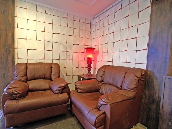 hotel sapphire international