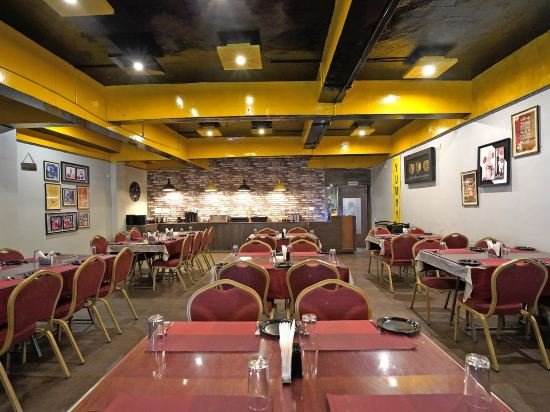 hotel sapphire international
