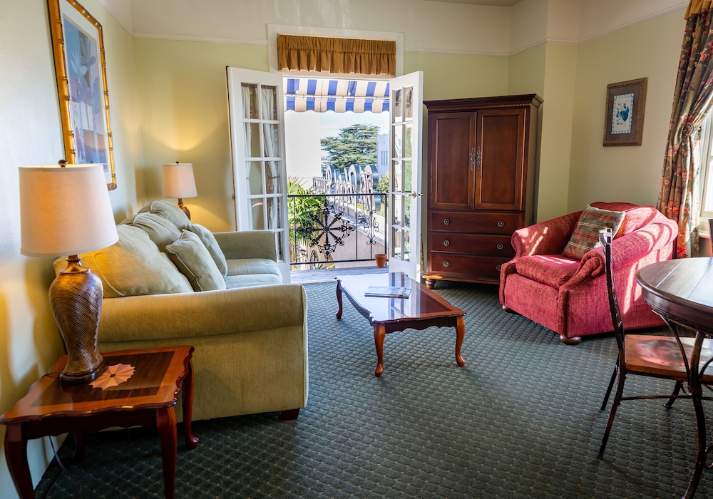the hotel paisano