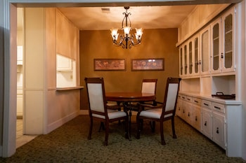 the hotel paisano