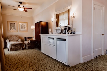 the hotel paisano