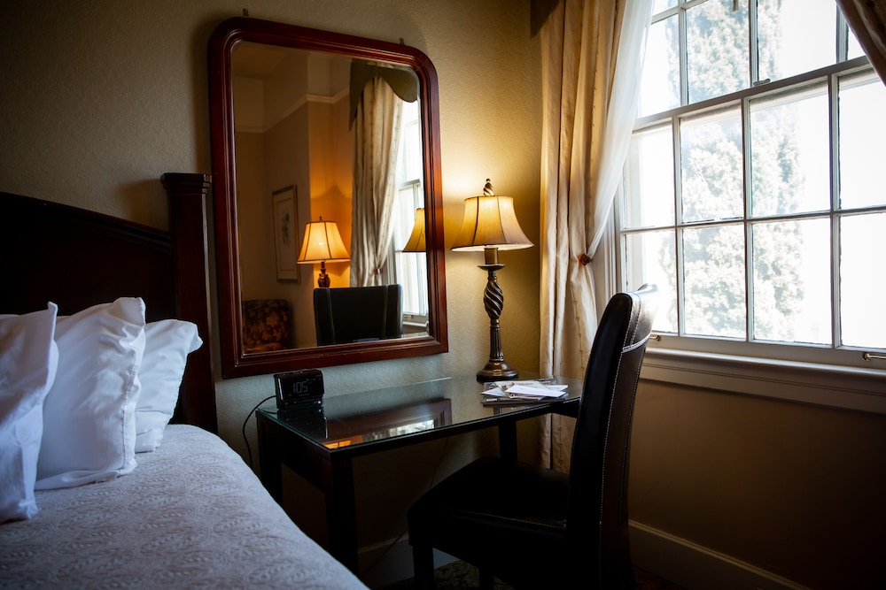 the hotel paisano