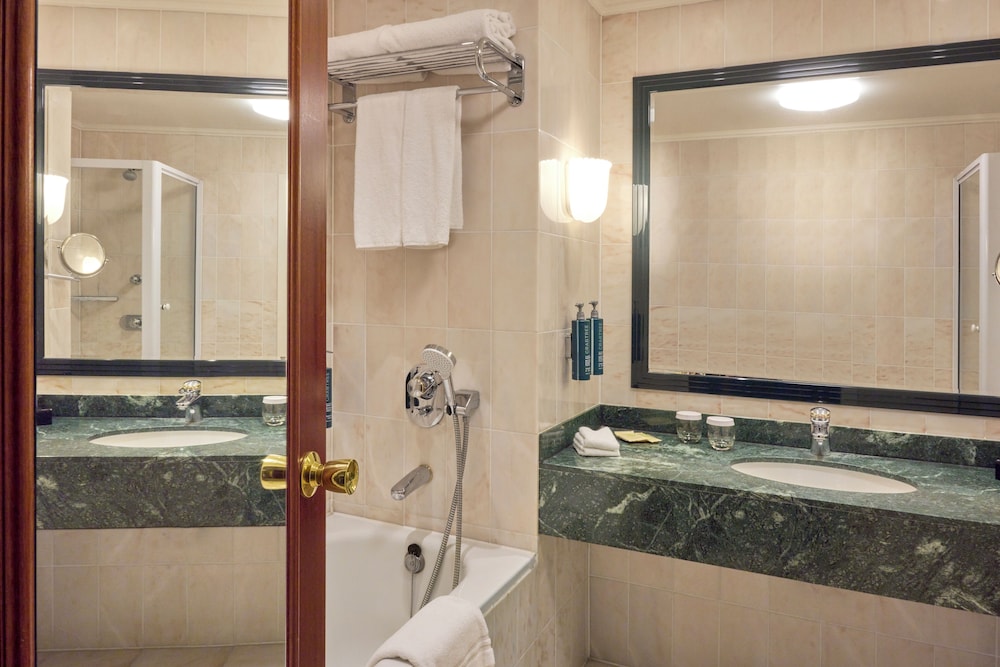 hilton antwerp old town