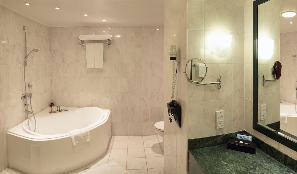 hilton antwerp old town