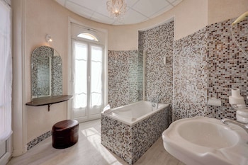 brit hotel and spa le roc au chien