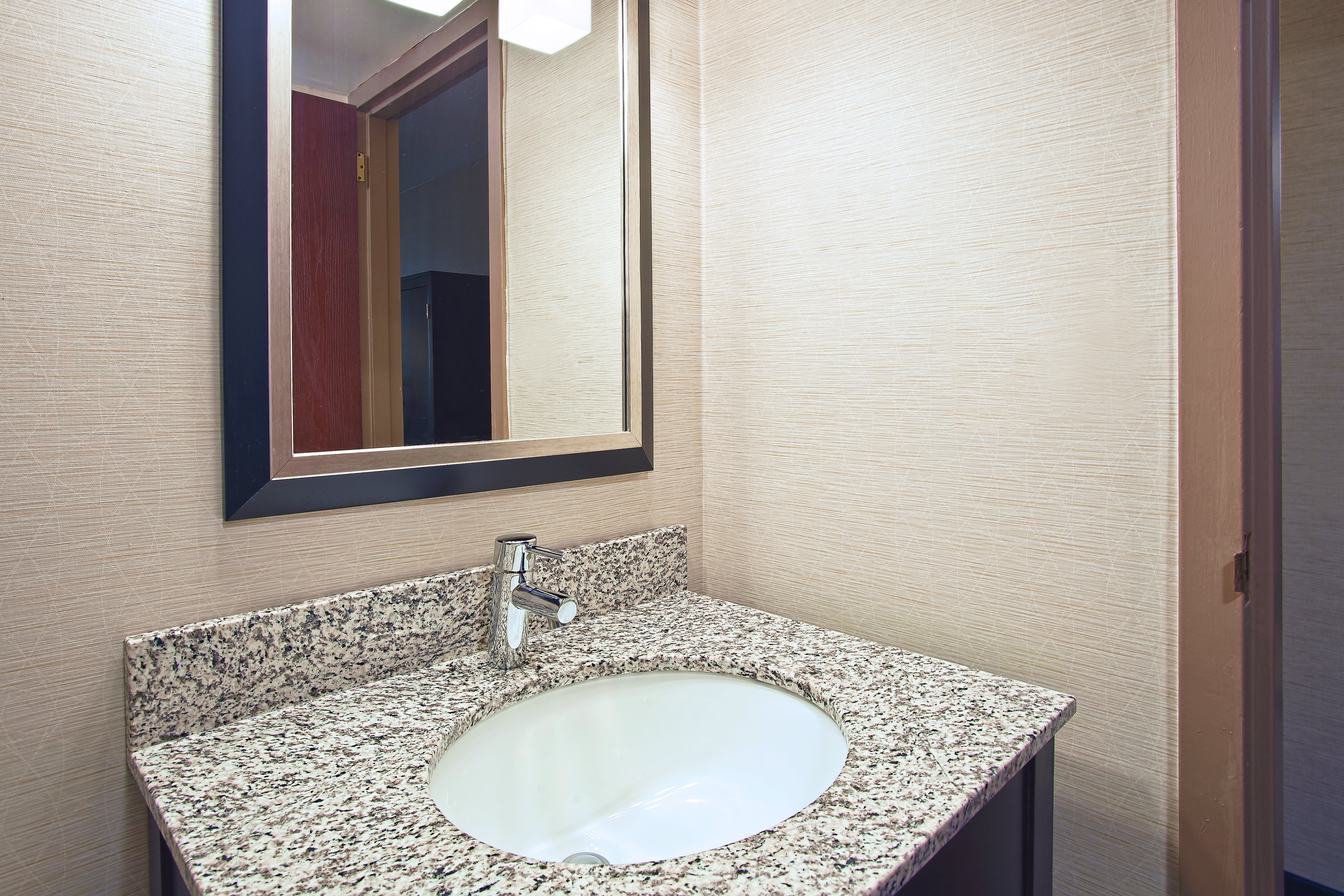 holiday inn express and suites pittsburgh west mif