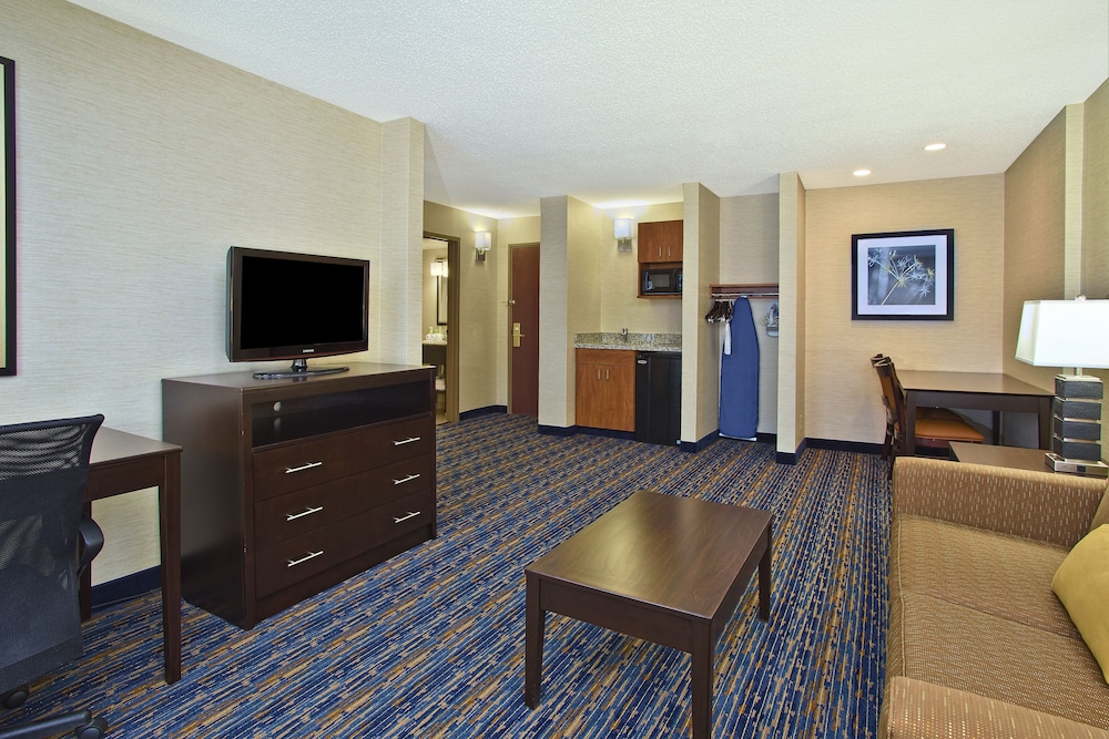 holiday inn express and suites pittsburgh west mif