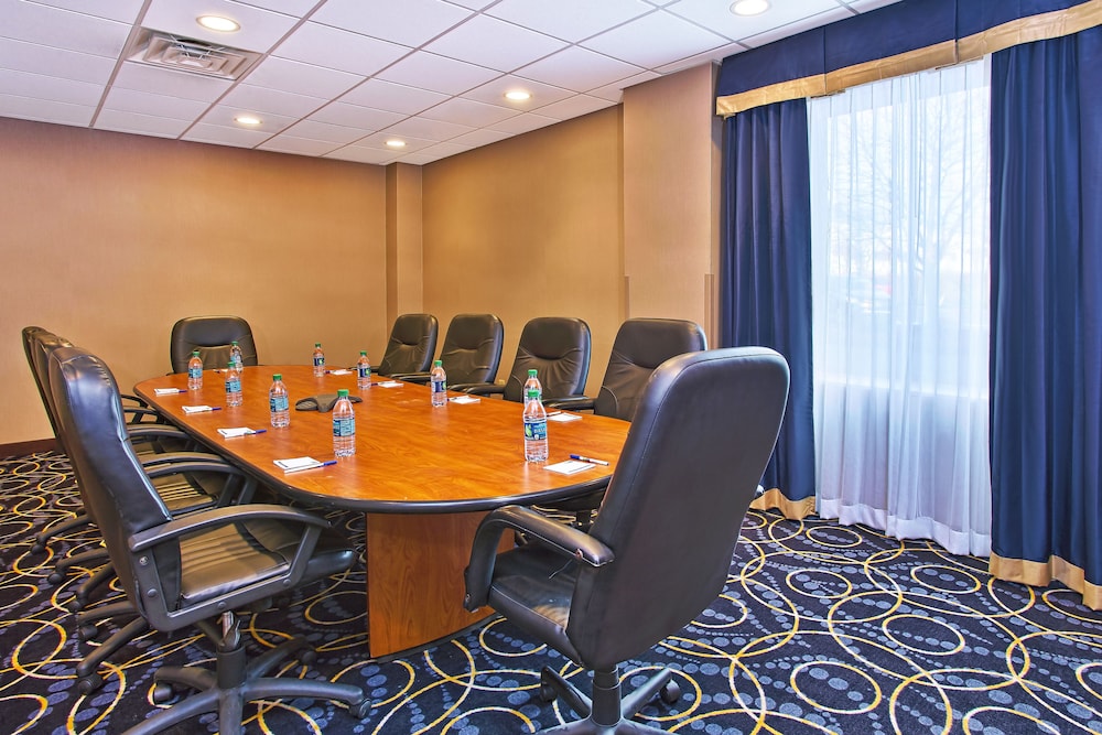 holiday inn express and suites pittsburgh west mif