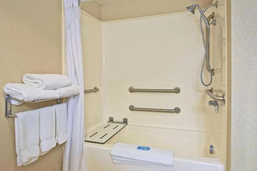 holiday inn express and suites pittsburgh west mif