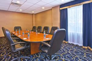 holiday inn express and suites pittsburgh west mif