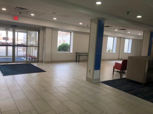 holiday inn express and suites pittsburgh west mif