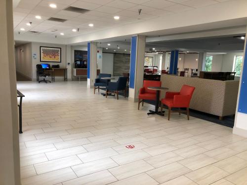 holiday inn express and suites pittsburgh west mif