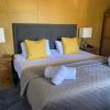 oaks hotel