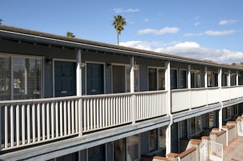 the shores inn and beach houses