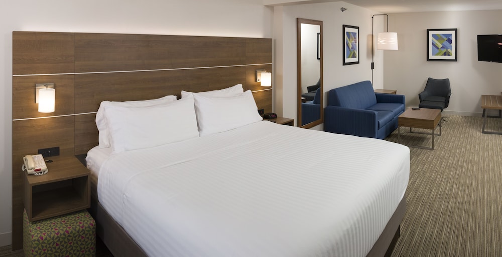 holiday inn express and suites white river junction
