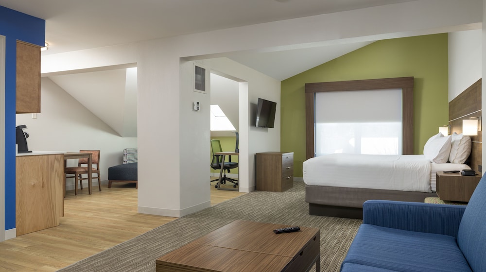 holiday inn express and suites white river junction