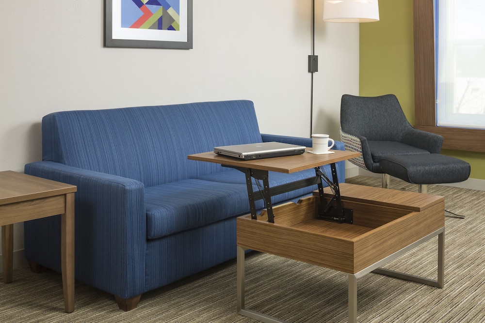 holiday inn express and suites white river junction