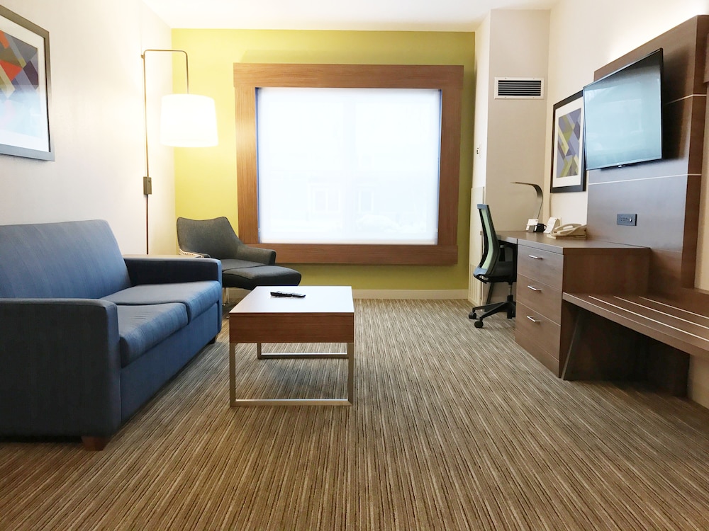 holiday inn express and suites white river junction