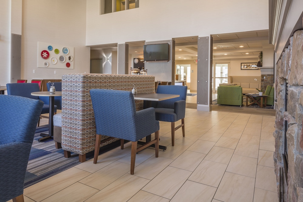 holiday inn express and suites white river junction