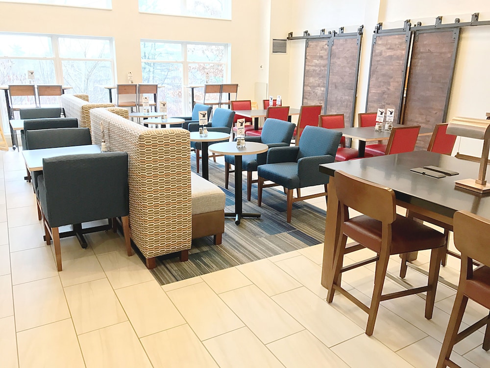 holiday inn express and suites white river junction