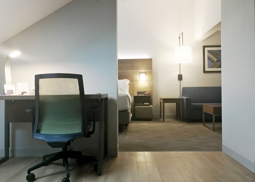 holiday inn express and suites white river junction