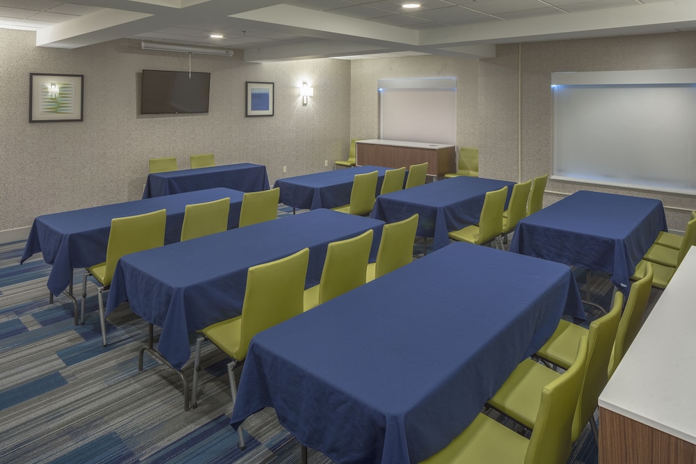 holiday inn express and suites white river junction