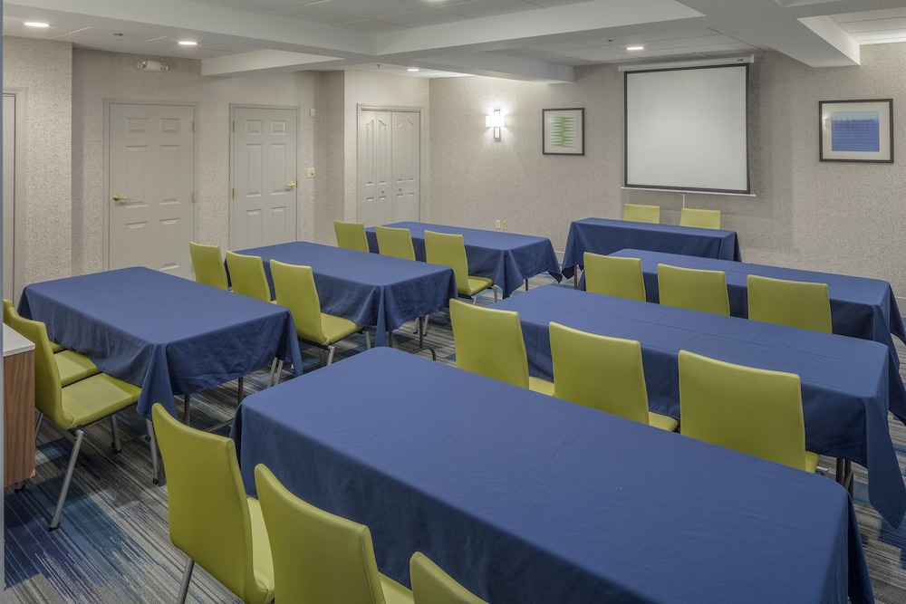 holiday inn express and suites white river junction