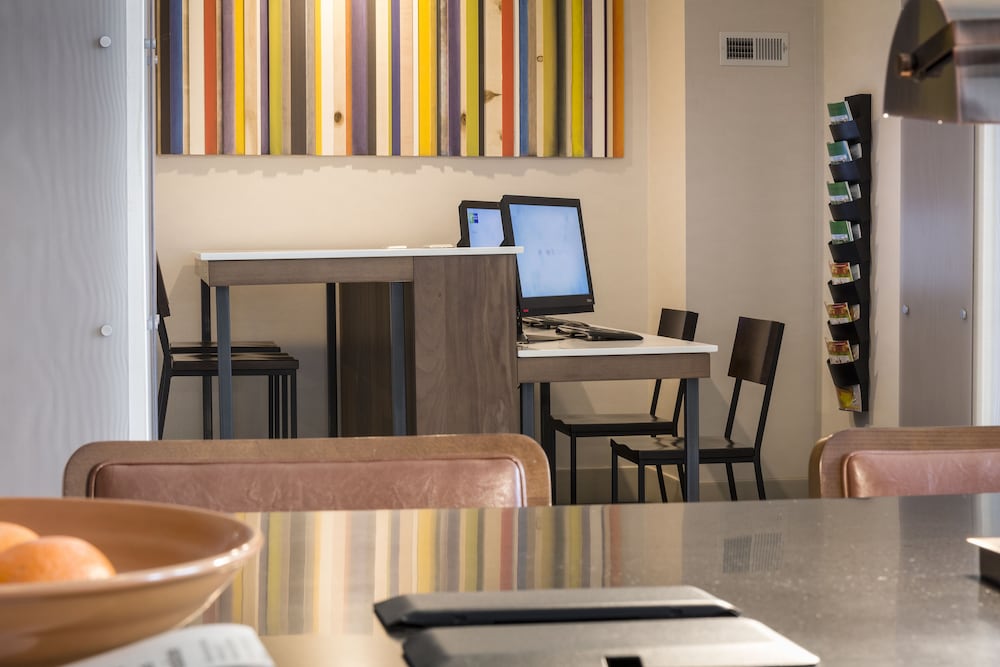 holiday inn express and suites white river junction