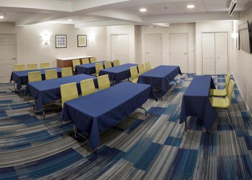 holiday inn express and suites white river junction