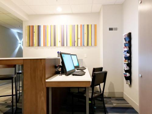 holiday inn express and suites white river junction
