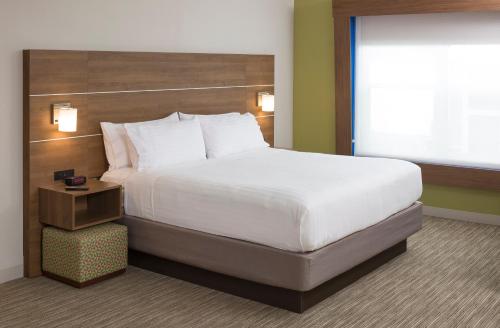 holiday inn express and suites white river junction