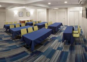 holiday inn express and suites white river junction