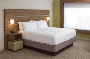 holiday inn express and suites white river junction