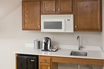 Holiday Inn Express & Suites White River Junction,White River Junction>>Hartford,3 star