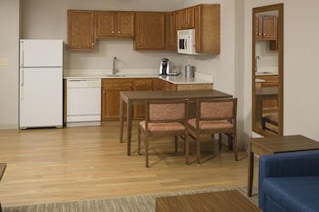 Holiday Inn Express & Suites White River Junction,White River Junction>>Hartford,3 star