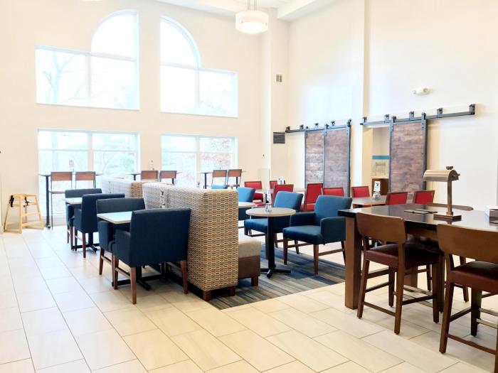 holiday inn express and suites white river junction