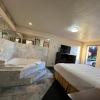 riverside motel