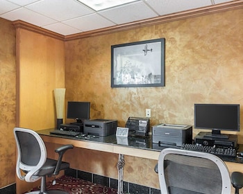 comfort suites airport