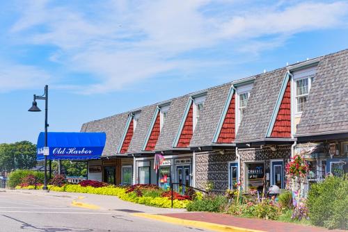 old harbor inn