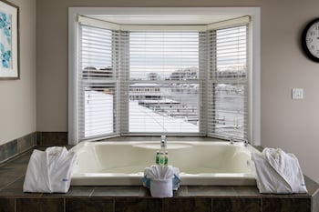 old harbor inn