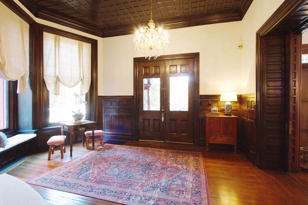 louisville bourbon inn