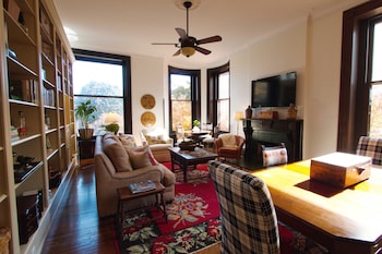 louisville bourbon inn