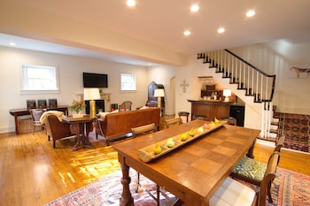 louisville bourbon inn